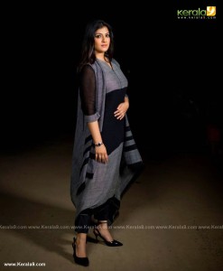 varalakshmi-sarathkumar-latest-pics-094-198