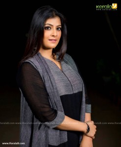 varalakshmi-sarathkumar-latest-pics-09474