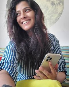 varalakshmi sarathkumar new photos 9923-003