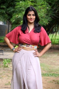 varalakshmi-sarathkumar-recent-photos-029-00315