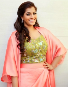 varalakshmi-sarathkumar-recent-photos-041-287