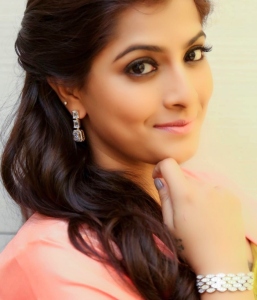 varalakshmi-sarathkumar-recent-photos-04151