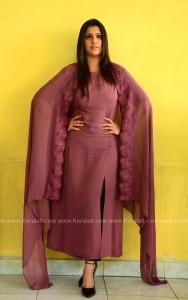 varalakshmi-sarathkumar-recent-photos-09341-80