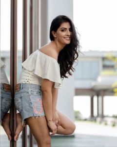 varalaxmi-sarathkumar-in-denim-shorts-001