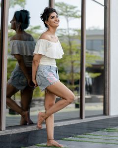 varalaxmi-sarathkumar-in-denim-shorts-002