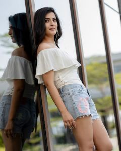 varalaxmi-sarathkumar-in-denim-shorts-003
