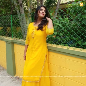 varalaxmi-sarathkumar-latest-images-061-231
