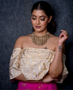 varalaxmi-sarathkumar-latest-photos-in-new-makeover-013