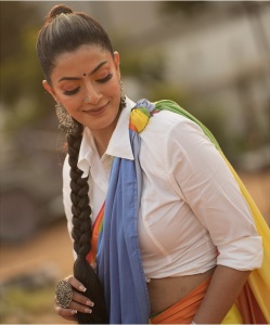 varalaxmi-sarathkumar-latest-photos-in-new-makeover-025