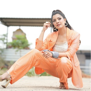 varalaxmi-sarathkumar-latest-photoshoot-photos-006