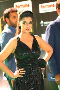 varalaxmi-sarathkumar-latest-pictures-109-0049