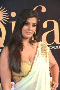 varalaxmi-sarathkumar-latest-pictures-666-00225