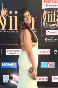 varalaxmi-sarathkumar-latest-stills-574-00130