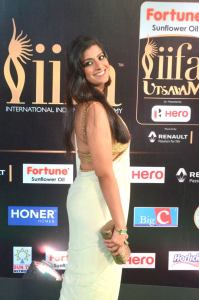 varalaxmi-sarathkumar-latest-stills-574-00225