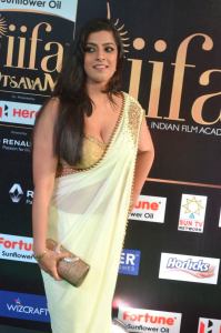 varalaxmi-sarathkumar-pics-222-0017