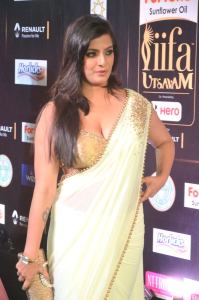 varalaxmi-sarathkumar-pics-22281