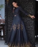 vedhika-vacation-photos-at-beach-003