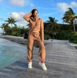 vedhika-vacation-photos-at-beach-006