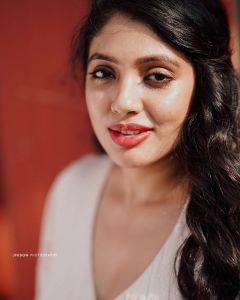 veena nandakumar image 9009-004