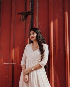 veena nandakumar image 9009-006