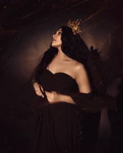 veena-nandakumar-in-black-off-shoulder-gown-with-crown-photos