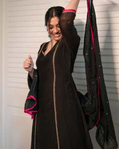veena-nandakumar-in-black-salwar-suit-dress-photos-002