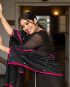 veena-nandakumar-in-black-salwar-suit-dress-photos-003