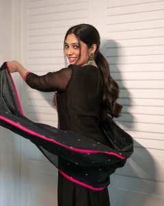 veena-nandakumar-in-black-salwar-suit-dress-photos