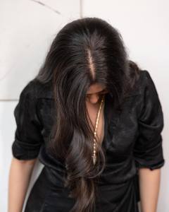 veena-nandakumar-in-black-simple-and-stylish-gown-dress-photos-005
