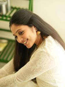 veena-nandakumar-in-onam-style-makeup-photos
