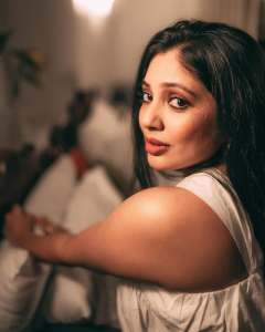 veena-nandakumar-in-palazzo-pants-and-crop-top-photos-006