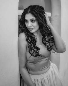veena-nandakumar-in-palazzo-pants-and-crop-top-photos
