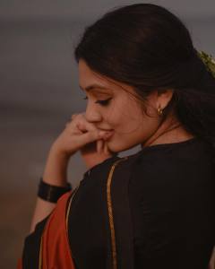 veena-nandakumar-in-saree-photos-001