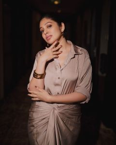 veena-nandakumar-in-satin-shirt-with-knotting-skirt-dress-photos-001
