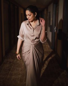 veena-nandakumar-in-satin-shirt-with-knotting-skirt-dress-photos-002