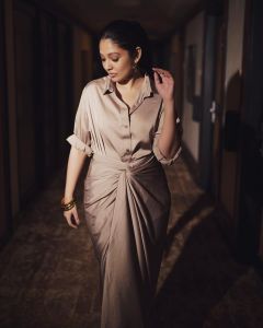veena-nandakumar-in-satin-shirt-with-knotting-skirt-dress-photos-006