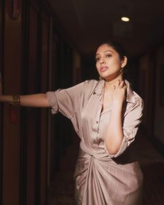 veena-nandakumar-in-satin-shirt-with-knotting-skirt-dress-photos-010