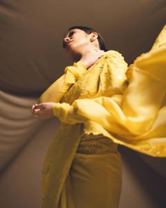 veena-nandakumar-in-yellow-saree-with-designer-blouse-photos-001