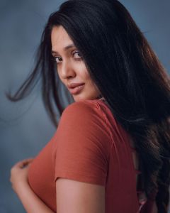 veena-nandakumar-new-photoshoot-pictures2022-002