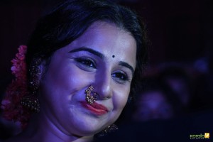 actress-vidya-balan-stills-253