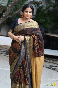 actress-vidya-balan-stills-632