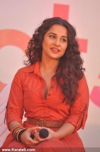 vidhya-balan-latest-stills-00254
