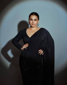 vidya-balan-in-black-full-sleeve-blouse