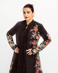 vidya-balan-in-black-gown-photos-005