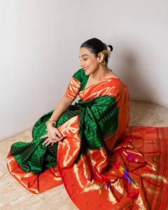 vidya-balan-in-latest-trending-saree-ideas-photos-016
