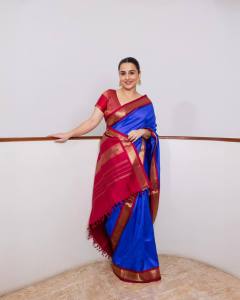 vidya-balan-in-latest-trending-saree-ideas-photos-020