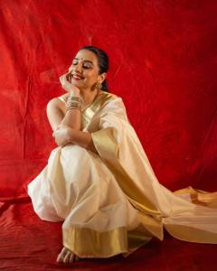 vidya-balan-in-latest-trending-saree-ideas-photos-027