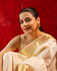 vidya-balan-in-latest-trending-saree-ideas-photos-028