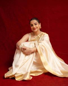 vidya-balan-in-latest-trending-saree-ideas-photos-030