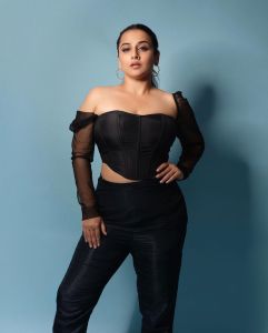 vidya-balan-latest-photos-in-black-dress-02-001